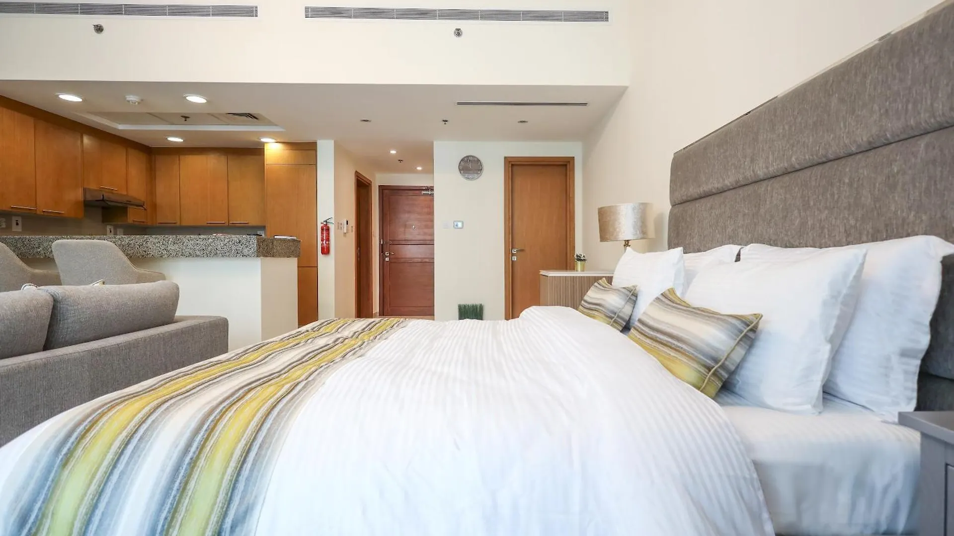 Elite Lux Holiday Homes - Modern Elegance Studio In Business Bay Dubai Apartment