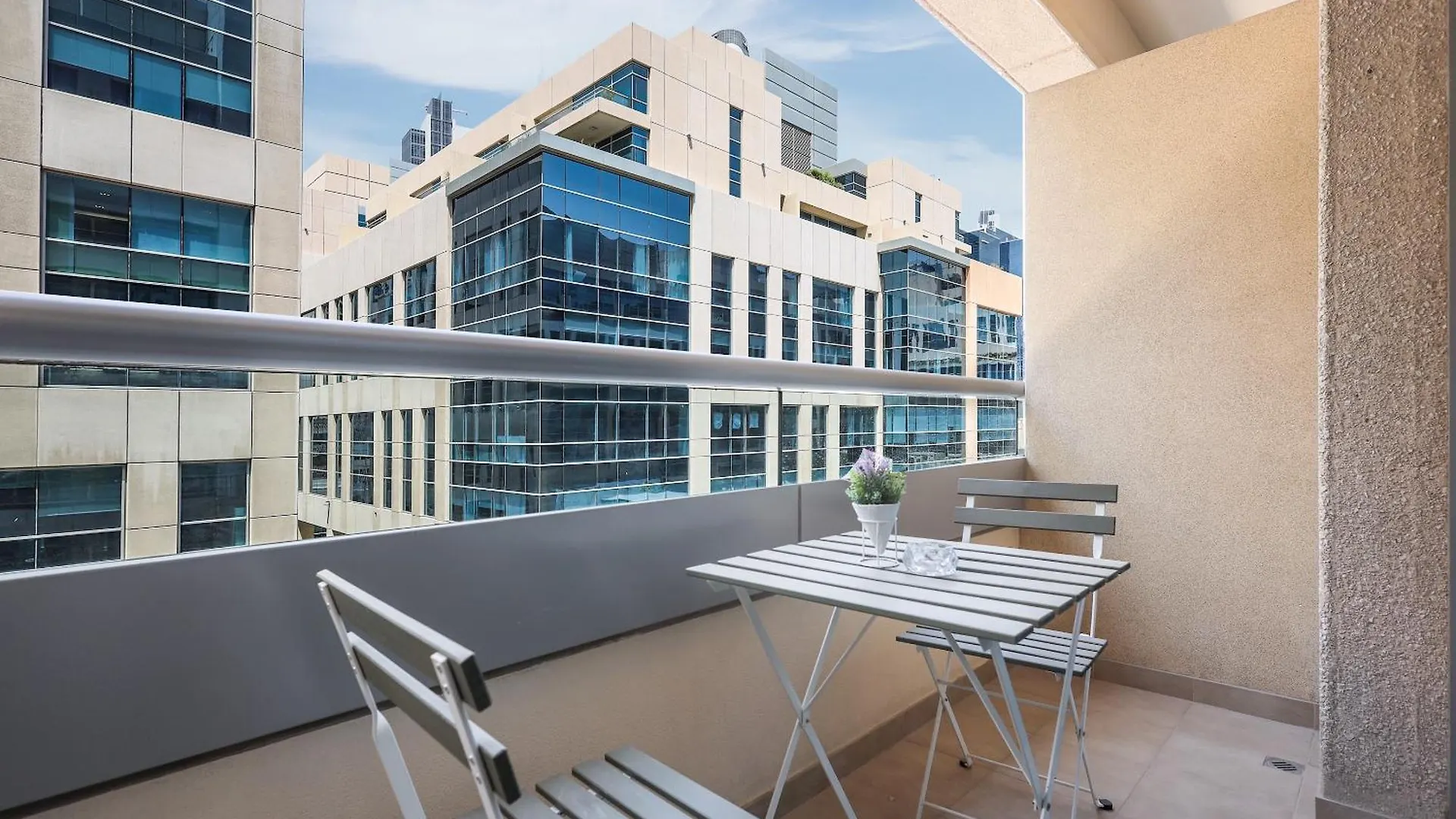 Elite Lux Holiday Homes - Modern Elegance Studio In Business Bay Dubai