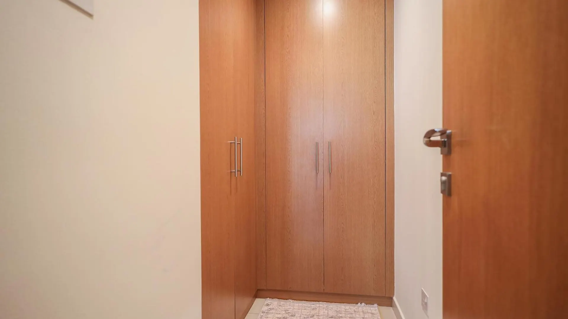Apartamento Elite Lux Holiday Homes - Modern Elegance Studio In Business Bay Dubái