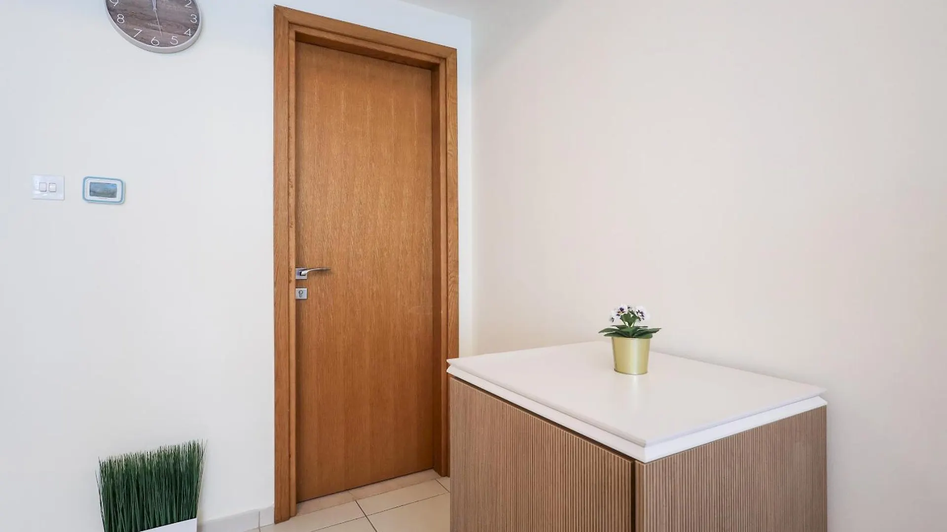 Apartamento Elite Lux Holiday Homes - Modern Elegance Studio In Business Bay Dubái