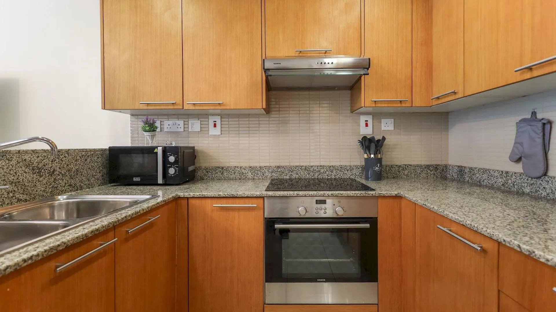 Apartamento Elite Lux Holiday Homes - Modern Elegance Studio In Business Bay Dubái
